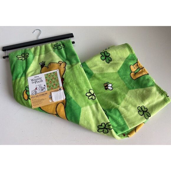 Disney Winnie The Pooh St Patrick’s Day Green Clovers Bees Throw Blanket 50 X 70 - Picture 2 of 14